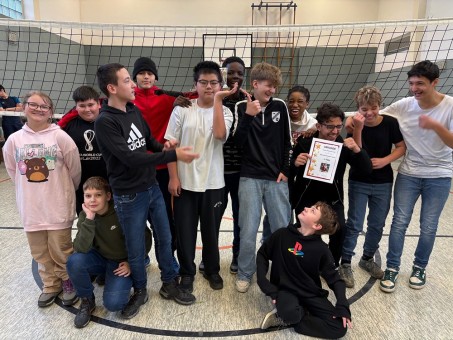 Sportturnier 7/8: Ball &uuml;ber die Schnur