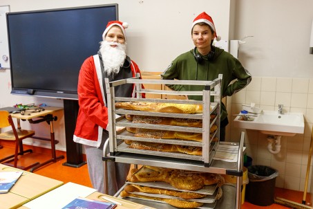 Der Nikolaus zu Besuch in den Klassen